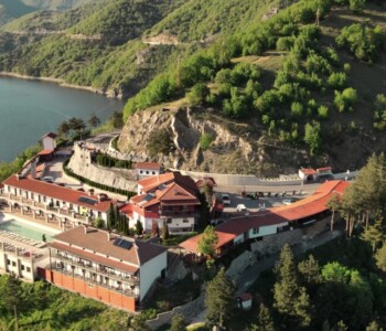 Screenshot заснемане с дрон пейзаж комплекс Чилингира