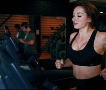 Screenshot колор грейдинг color grade заснемане на вашият бизнес момиче фитнес